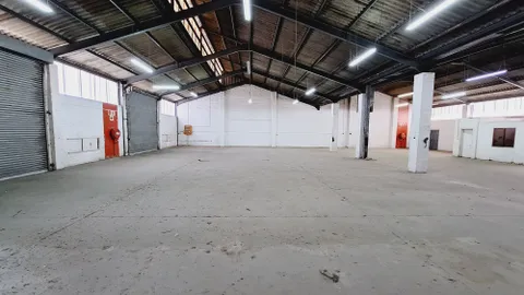 interior-industrial-warehouse-space-to-let-athlone-6-ebrahim-way-unit-5 (5)